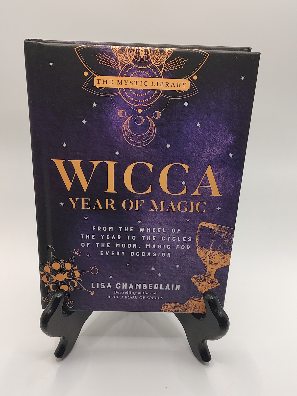 Wicca Year of Magic by Lisa Chamberlain Hardcover Mystic Library