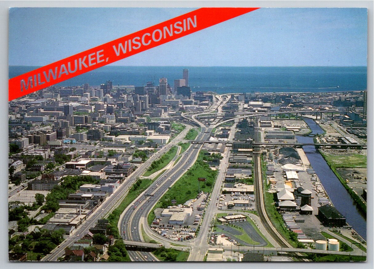 Vintage Milwaukee, Wisconsin Aerial View & Water Tower Postcard - Angle / View 4