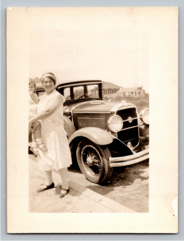 1930s Studebaker Sedan & Family Vintage Black & White Snapshot