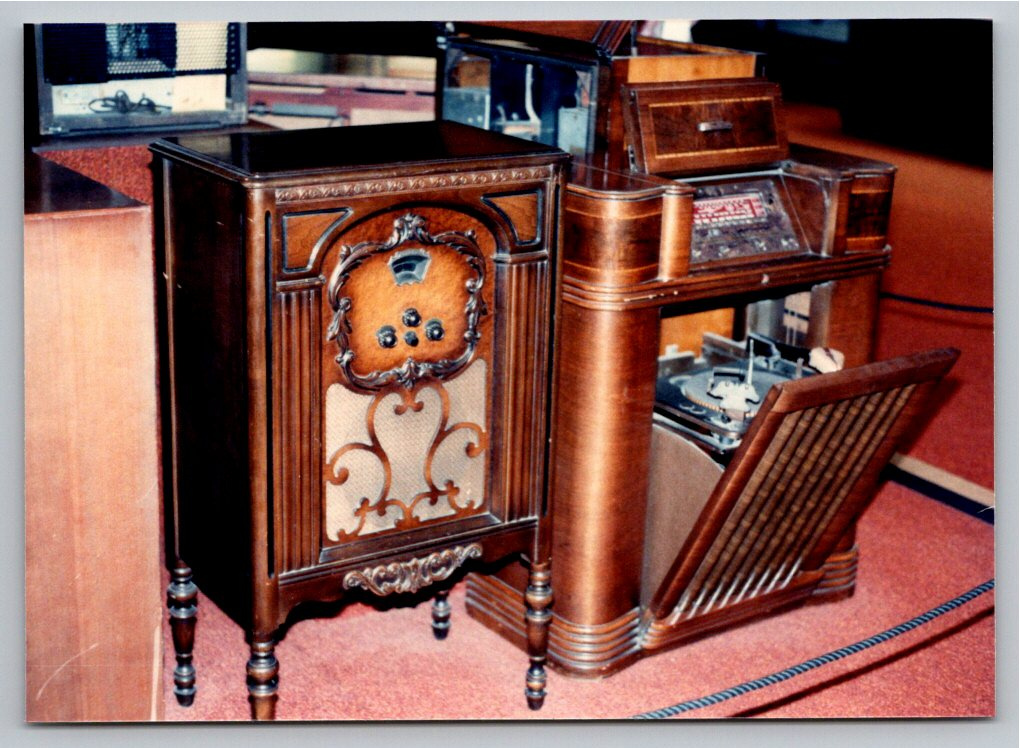 1980s Vintage Photo Antique Tube Radio Console Display