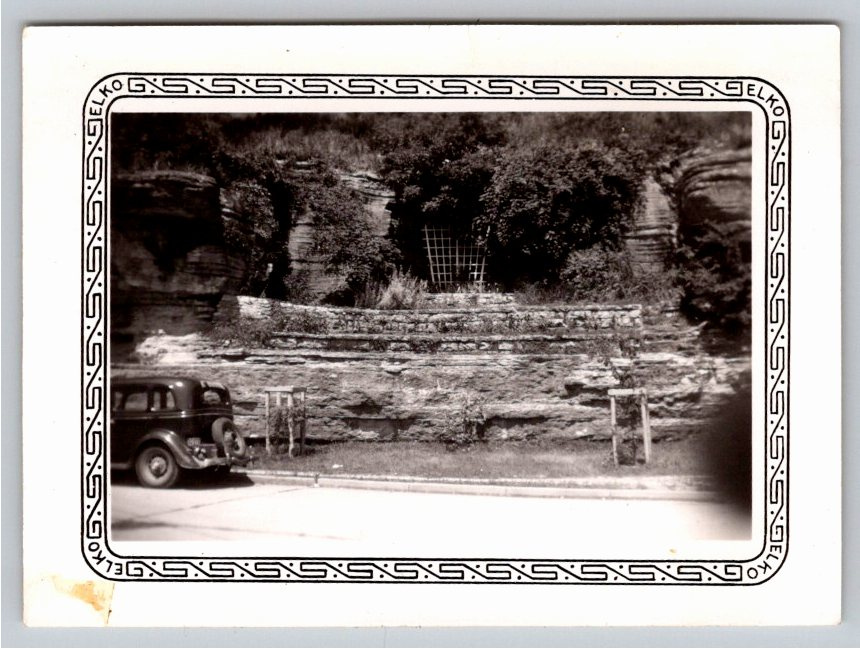 1930s Vintage Photo Snapshot: Coupe Automobile & Rock Cliff