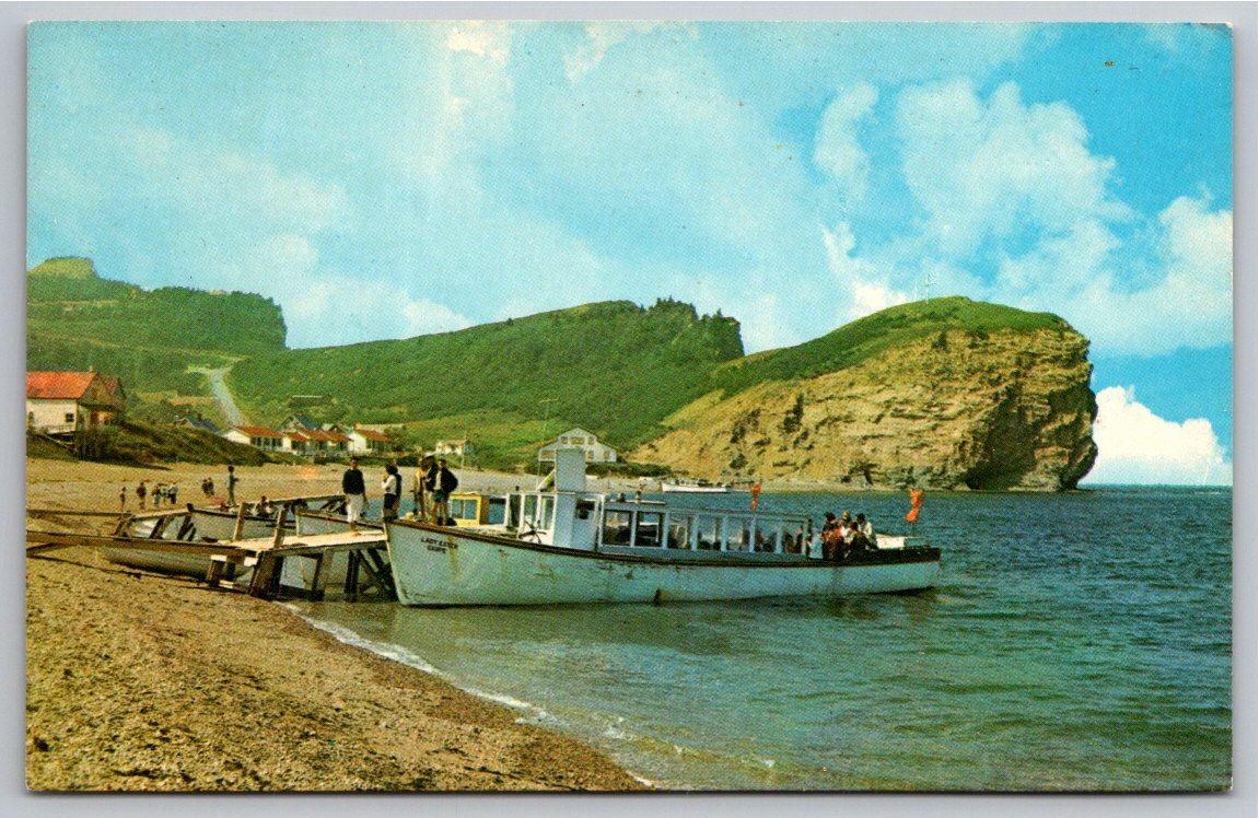 Percé Quebec Vintage Postcard: North Beach Cliffs & Boat View