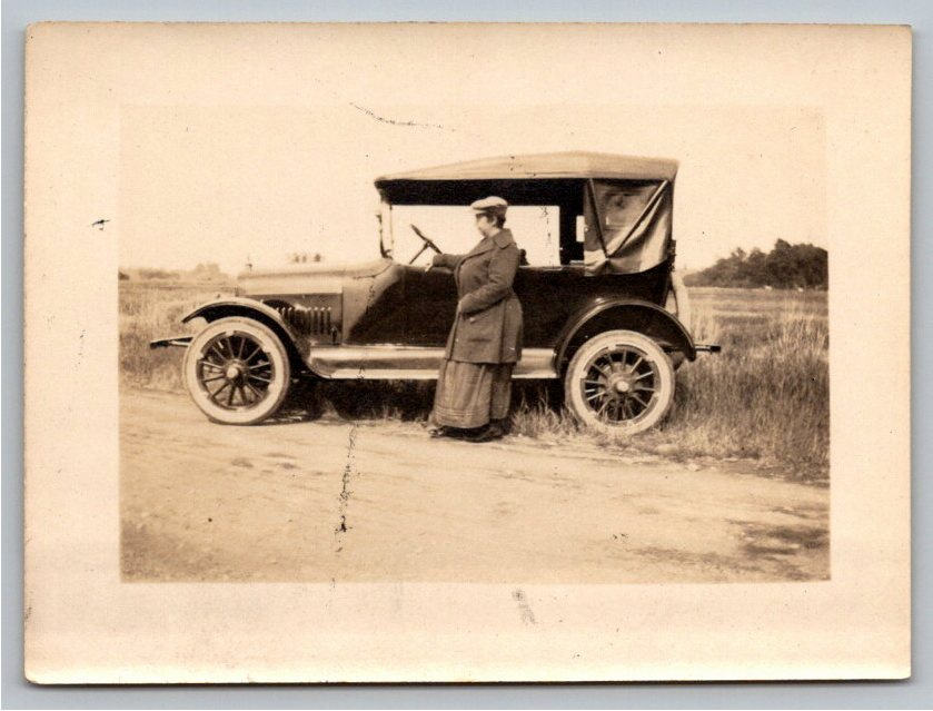 Vintage c.1915 Photo: Early Woman Automobile Driver & Touring Car