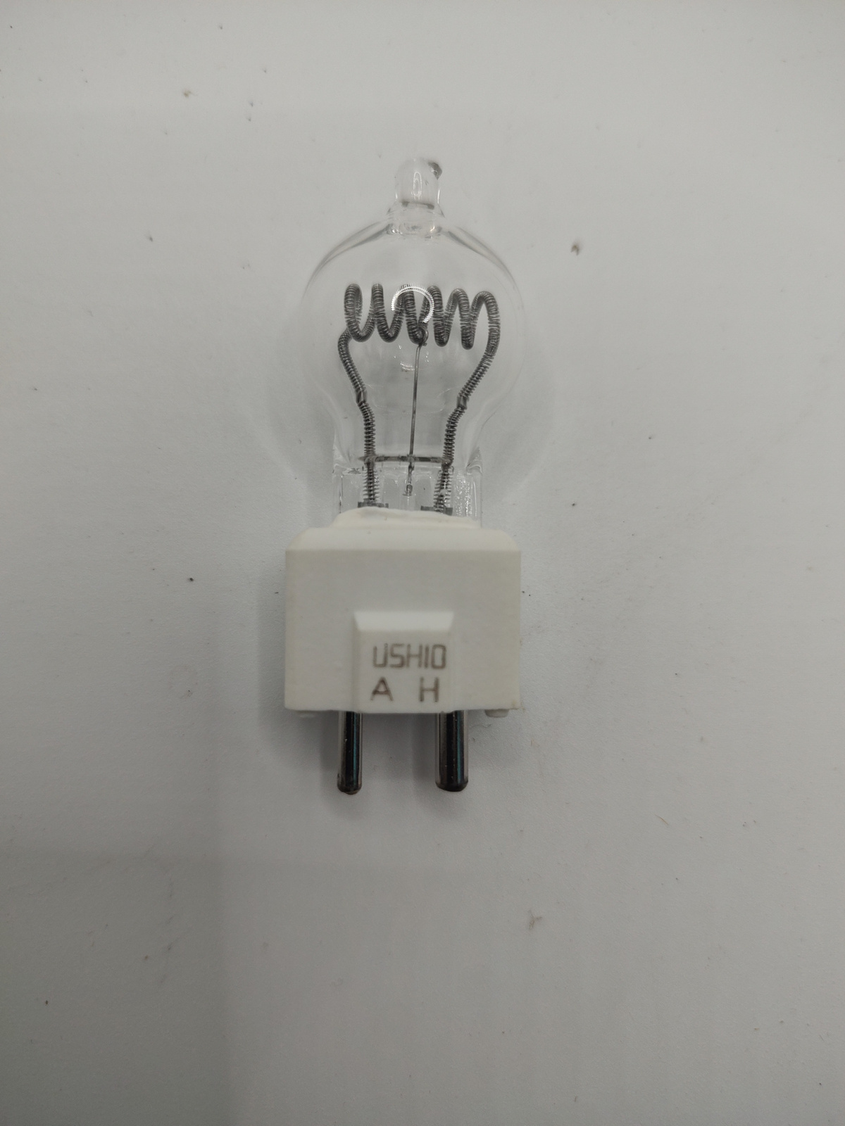 Vintage Ushio DYS 120V 600W Halogen Projector Lamp Bulb in Box - Angle / View 2