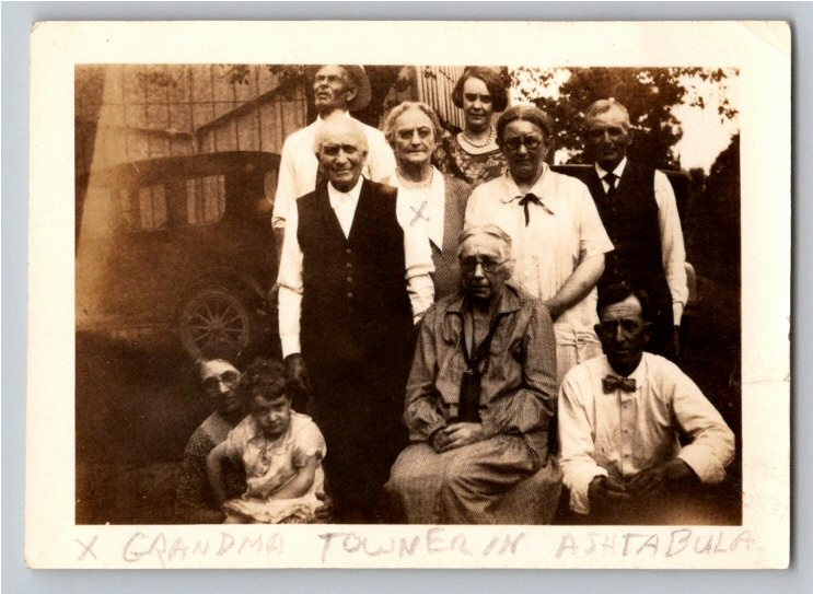 1920s Ashtabula Ohio Family Photo Snapshot & Vintage Antique Car