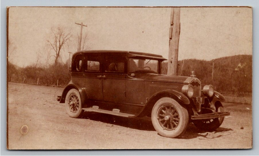 Antique 1927 Buick Sedan Photo: Roaring Twenties Dirt Road