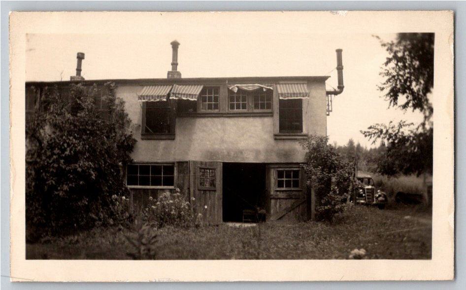 1930s Vintage Photo: Car at Pope's Office Rural Building Snapshot