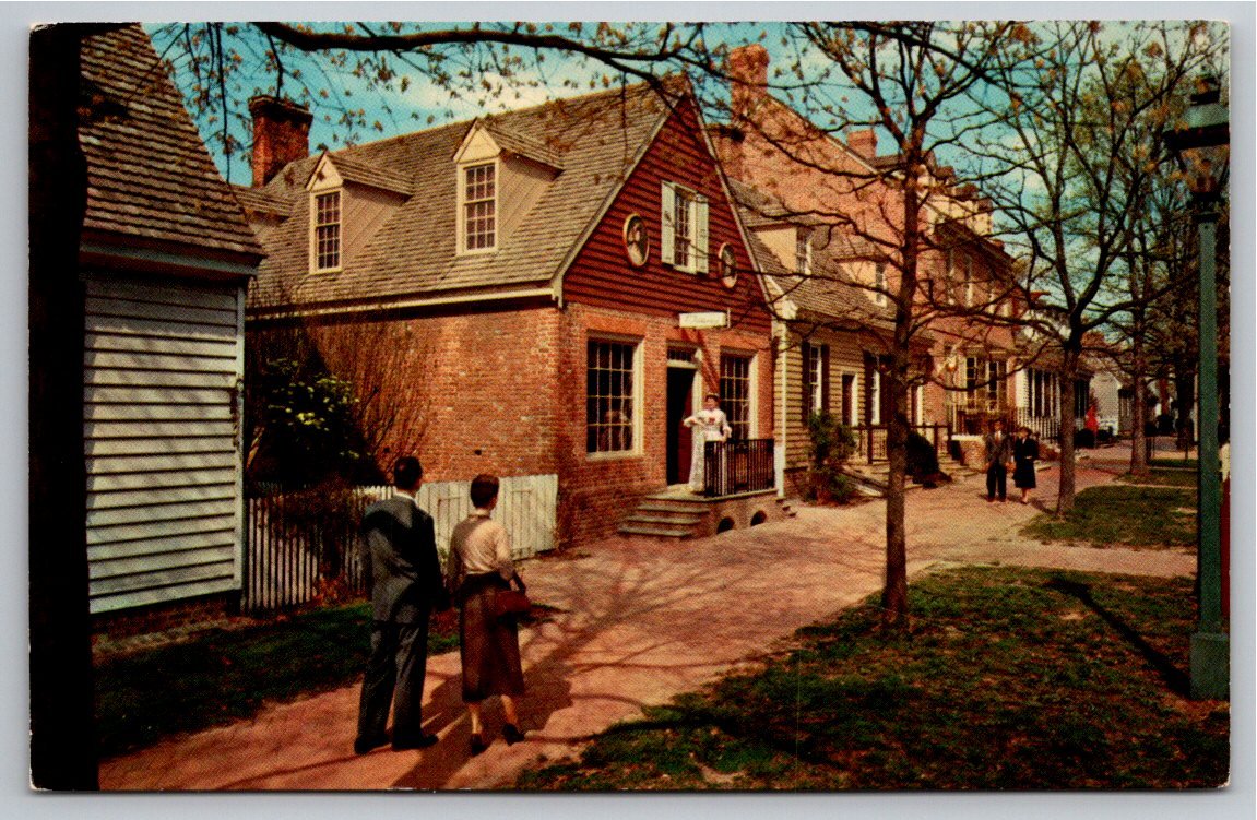 Vintage Williamsburg Postcard Margaret Hunter Shop & Golden Ball