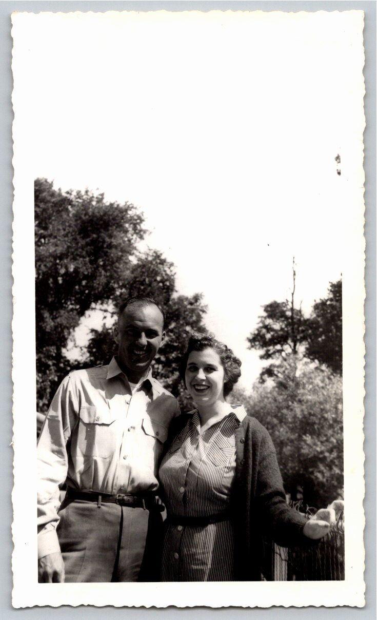 Vintage 1943 WWII US Army Soldier & Couple Deckle Edge Photograph