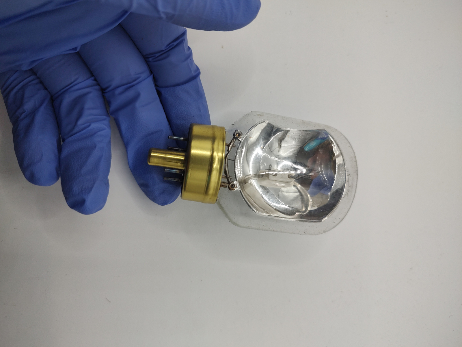 Vintage GE DJL 120V 150W Projector Lamp for 8mm Movie Projectors - Angle / View 3