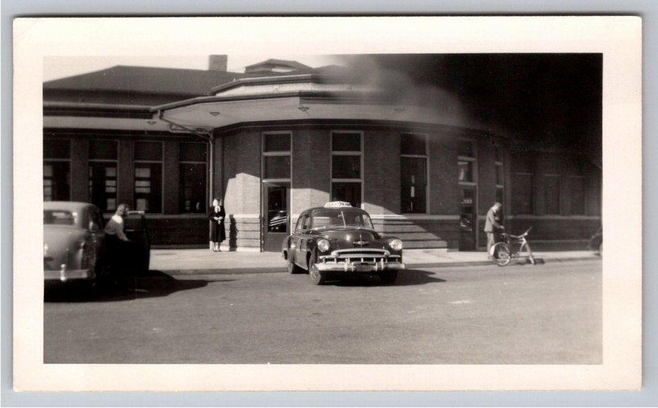 Vintage 1949 Springfield Illinois Train Station & Taxi Snapshot