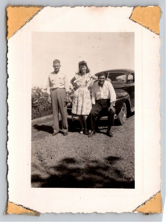 1940s Virginia Family & Classic Car Photo | Hurst Estate Snapshot