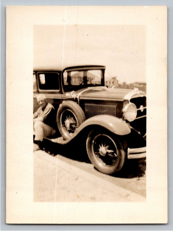 1928-1929 Studebaker Sedan Vintage Photo: Man on Running Board