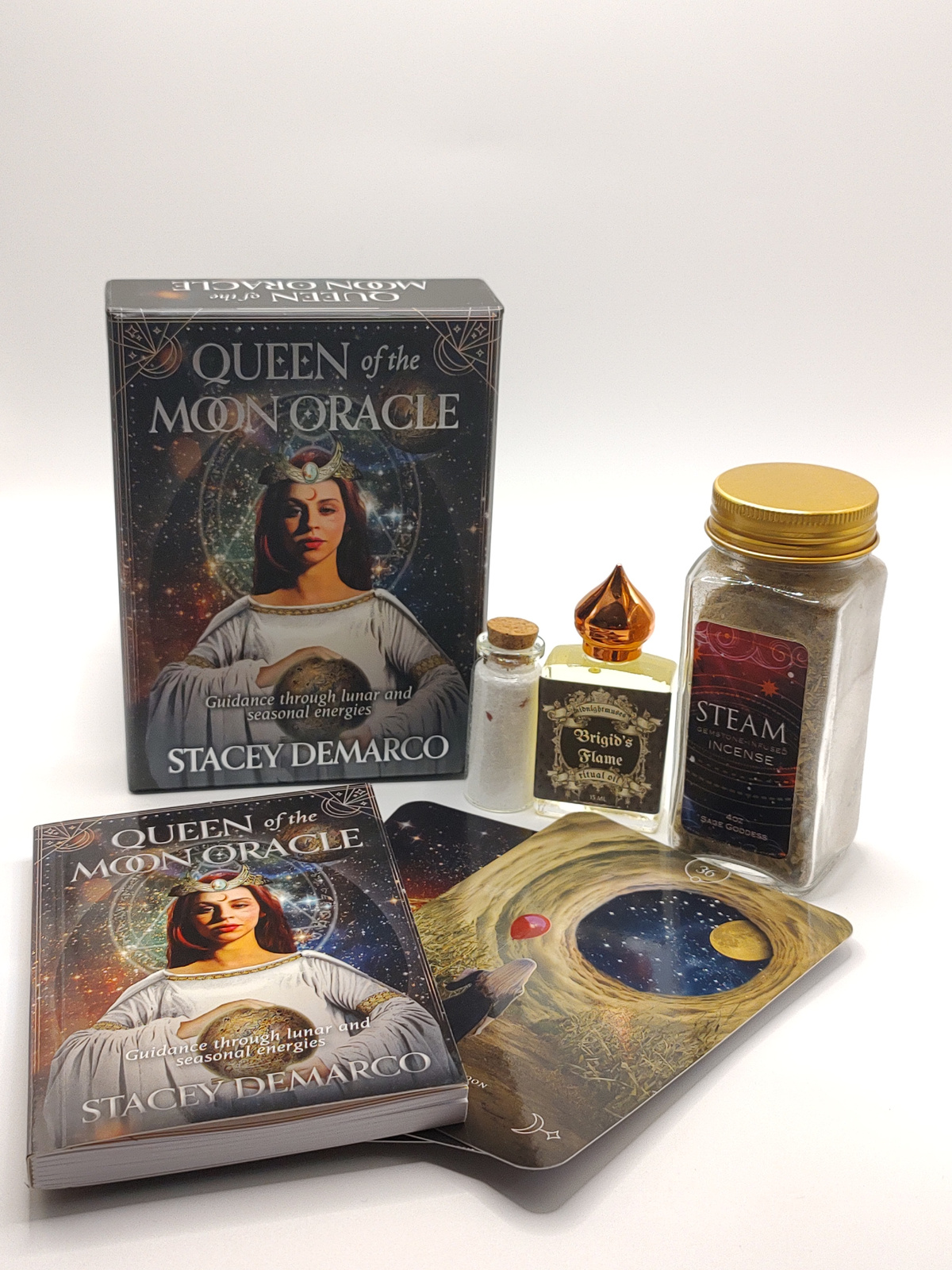 Queen of the Moon Oracle Deck by Stacey DeMarco & Ritual Set - Lot Photo 5