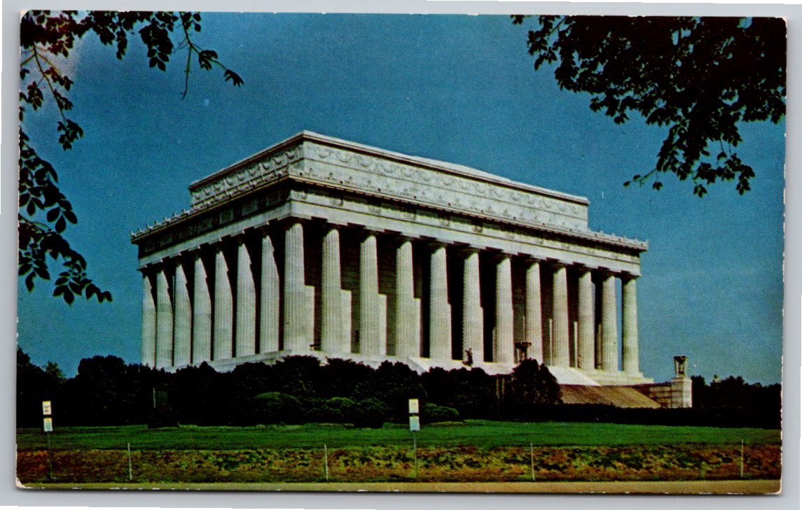 Vintage Lincoln Memorial Postcard: Historic Washington DC View