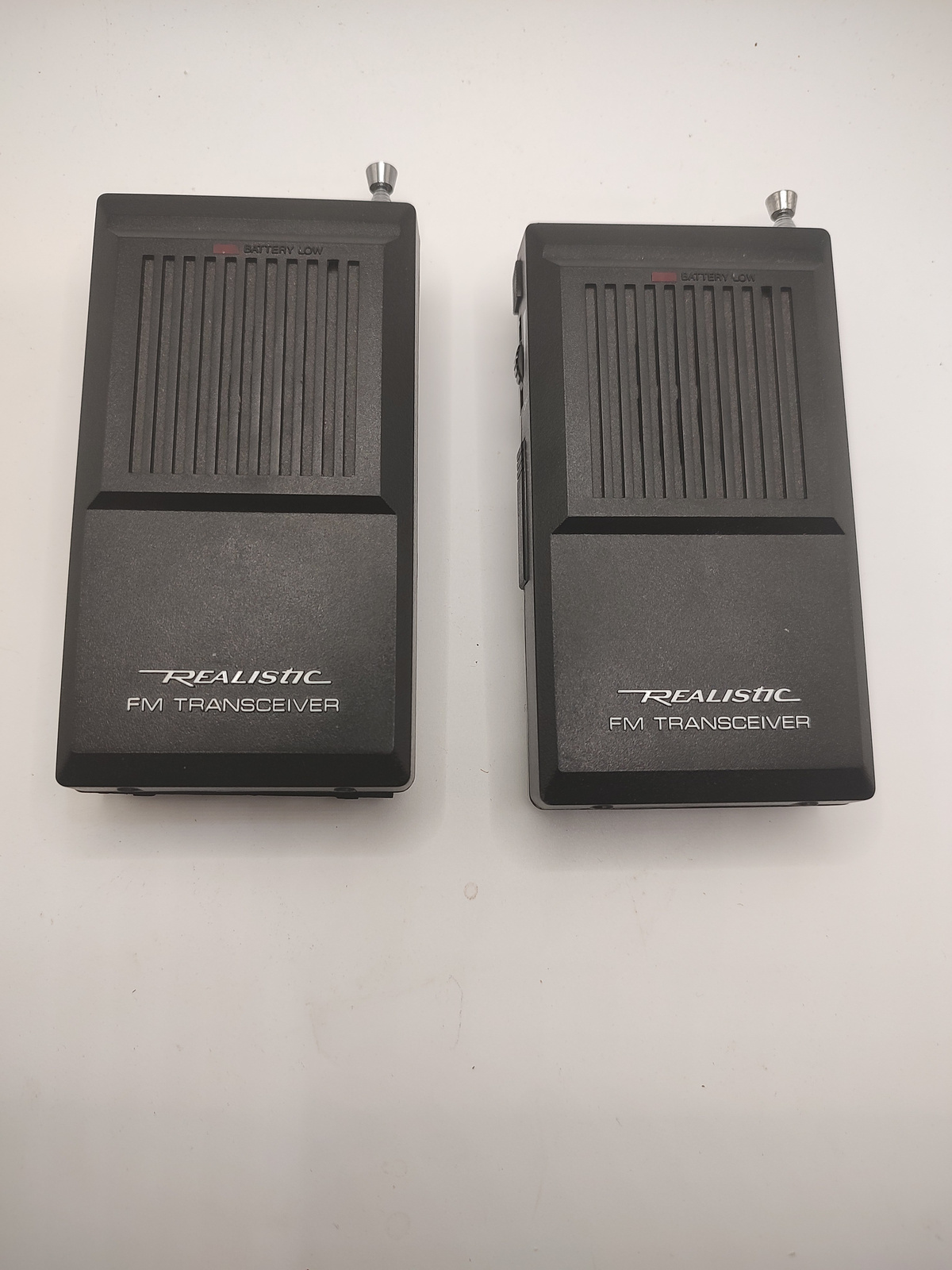 Vintage Realistic 21-401 FM Transceivers 49MHz Walkie Talkie Pair